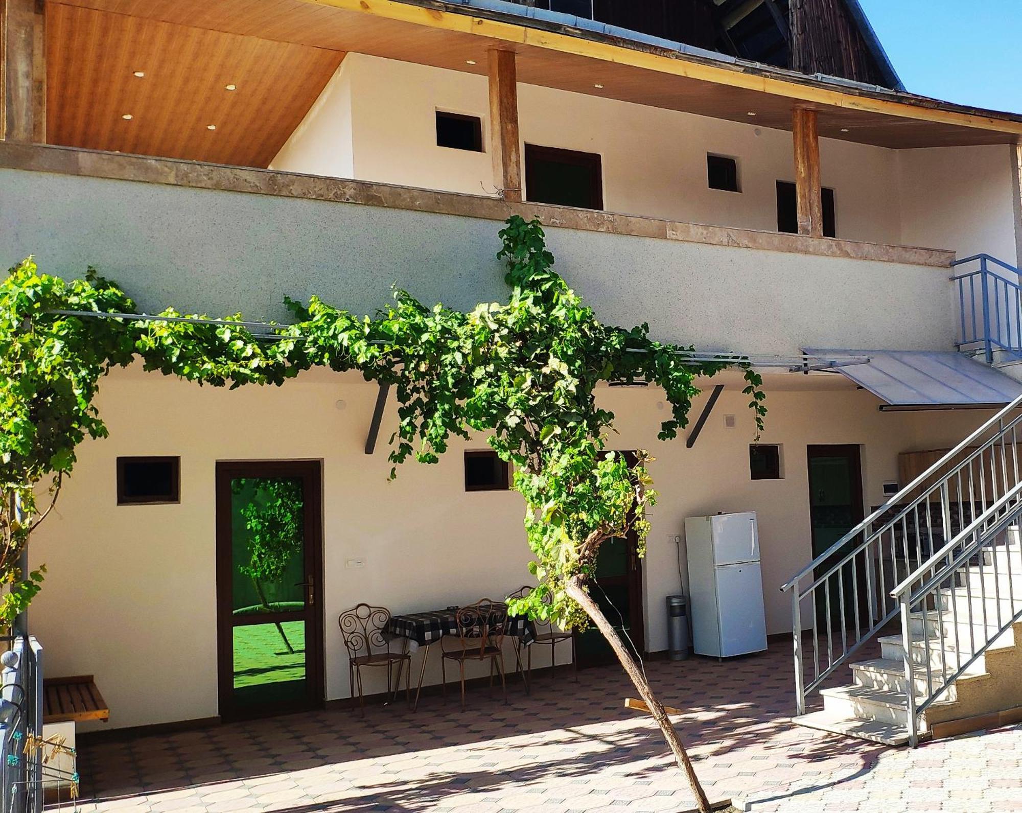 Apex Rest House Of 10 Rooms And Pool Ereván Exterior foto