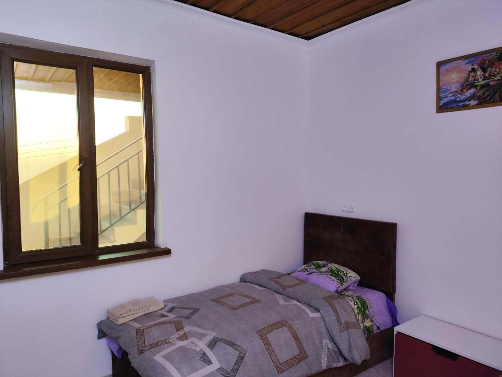 Apex Rest House Of 10 Rooms And Pool Ereván Exterior foto