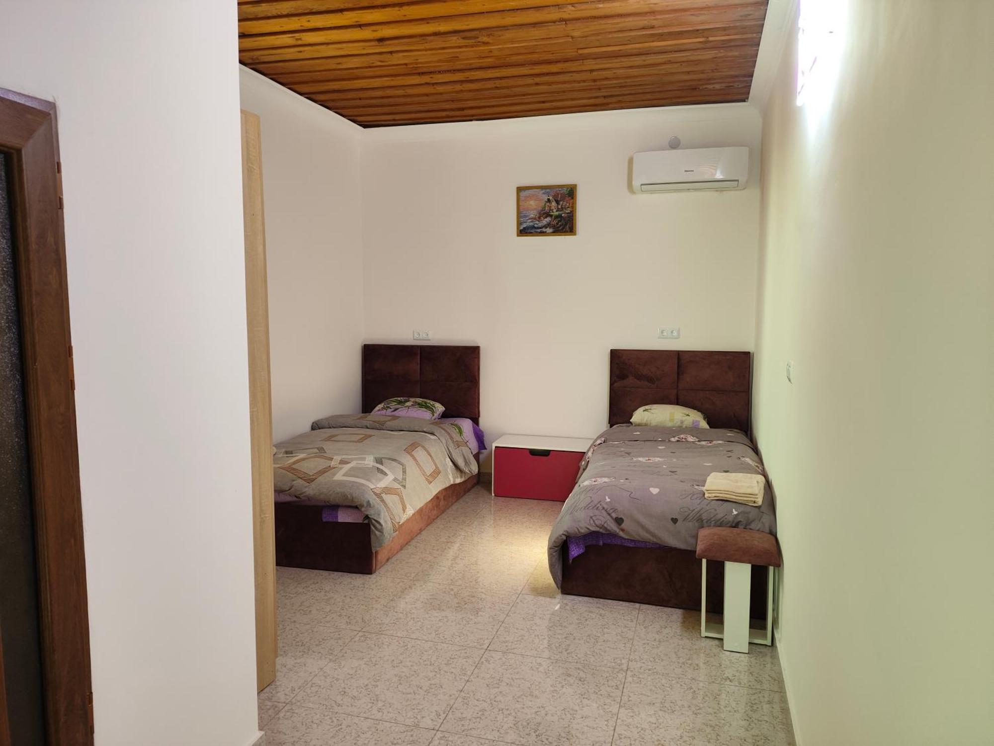 Apex Rest House Of 10 Rooms And Pool Ereván Exterior foto